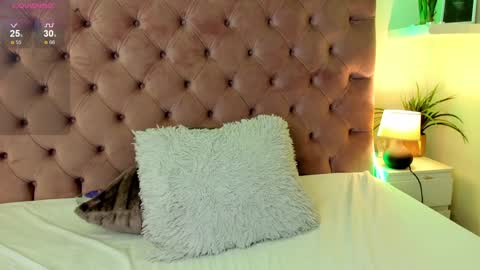 Snapshot of mikavia chatting on 01/11/25, 01:27 Mika online show from 01/11/25, 01:27