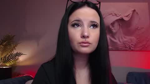 Snapshot of mikavia chatting on 09/16/25, 08:43 Mika online show from 09/16/25, 08:43