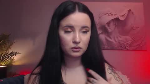 Snapshot of mikavia chatting on 09/21/25, 08:21 Mika online show from 09/21/25, 08:21