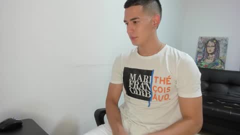 Snapshot of mike3xxx chatting on 09/10/25, 10:43 mike3xxx online show from 09/10/25, 10:43