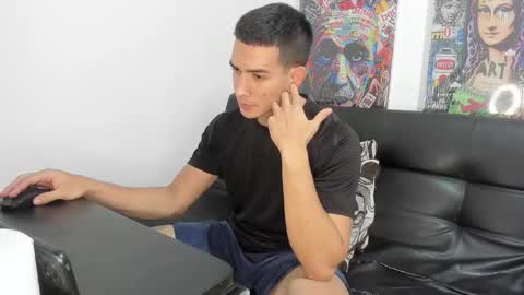 Snapshot of mike3xxx chatting on 09/20/25, 01:28 mike3xxx online show from 09/20/25, 01:28