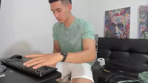 Snapshot of mike3xxx chatting on 10/02/25, 01:56 mike3xxx online show from 10/02/25, 01:56