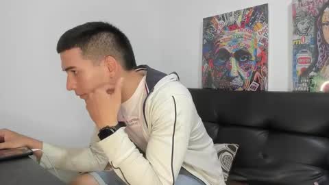 Snapshot of mike3xxx chatting on 10/05/25, 11:35 mike3xxx online show from 10/05/25, 11:35