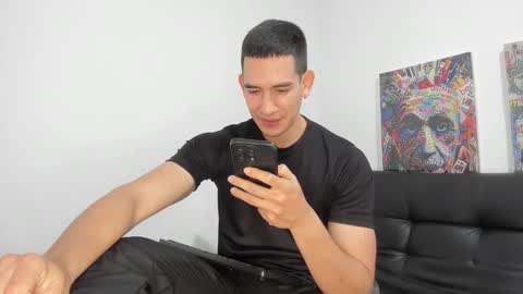 Snapshot of mike3xxx chatting on 10/08/25, 01:47 mike3xxx online show from 10/08/25, 01:47