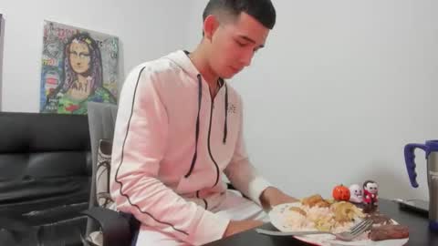 Snapshot of mike3xxx chatting on 10/19/25, 01:17 mike3xxx online show from 10/19/25, 01:17