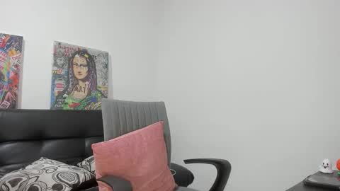 Snapshot of mike3xxx chatting on 10/22/25, 02:12 mike3xxx online show from 10/22/25, 02:12