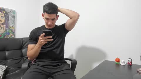 Snapshot of mike3xxx chatting on 10/28/25, 02:04 mike3xxx online show from 10/28/25, 02:04