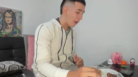 Snapshot of mike3xxx chatting on 10/30/25, 02:46 mike3xxx online show from 10/30/25, 02:46