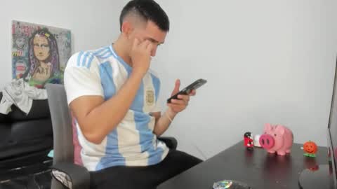 Snapshot of mike3xxx chatting on 11/02/25, 03:42 mike3xxx online show from 11/02/25, 03:42