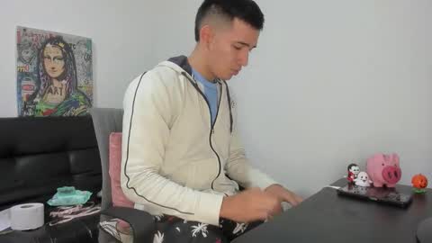 Snapshot of mike3xxx chatting on 11/02/25, 11:29 mike3xxx online show from 11/02/25, 11:29