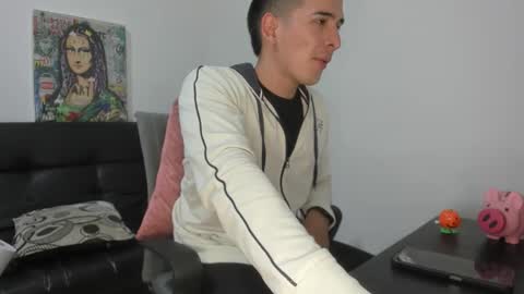 Snapshot of mike3xxx chatting on 11/06/25, 03:07 mike3xxx online show from 11/06/25, 03:07