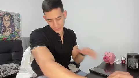 Snapshot of mike3xxx chatting on 11/08/25, 08:25 mike3xxx online show from 11/08/25, 08:25