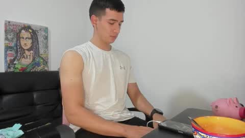 Snapshot of mike3xxx chatting on 11/13/25, 01:04 mike3xxx online show from 11/13/25, 01:04