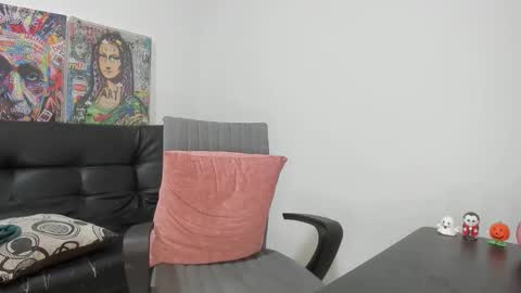 Snapshot of mike3xxx chatting on 11/22/25, 01:37 mike3xxx online show from 11/22/25, 01:37