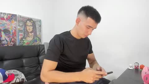 Snapshot of mike3xxx chatting on 12/03/25, 11:47 mike3xxx online show from 12/03/25, 11:47