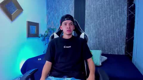 Snapshot of mike_0233 chatting on 10/28/25, 04:16 Mike 0233 online show from 10/28/25, 04:16