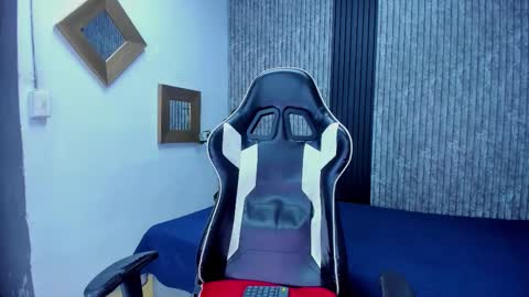 Snapshot of mike_0233 chatting on 10/29/25, 04:26 Mike 0233 online show from 10/29/25, 04:26