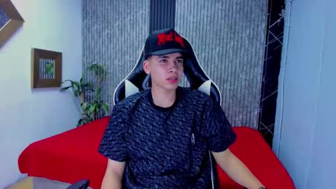 Snapshot of mike_0233 chatting on 11/18/25, 03:56 Mike 0233 online show from 11/18/25, 03:56