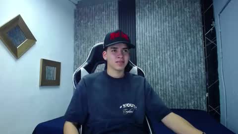 Snapshot of mike_0233 chatting on 11/23/25, 04:34 Mike 0233 online show from 11/23/25, 04:34