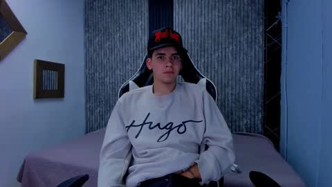 Snapshot of mike_0233 chatting on 11/26/25, 05:08 Mike 0233 online show from 11/26/25, 05:08