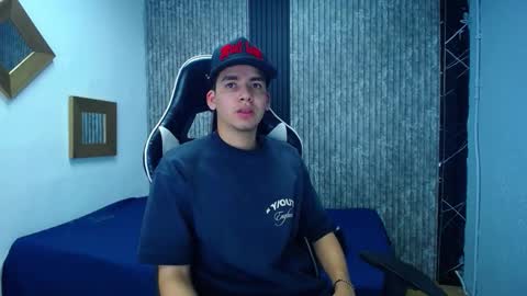 Snapshot of mike_0233 chatting on 11/28/25, 04:26 Mike 0233 online show from 11/28/25, 04:26