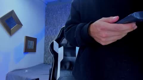 Snapshot of mike_0233 chatting on 12/02/25, 04:18 Mike 0233 online show from 12/02/25, 04:18