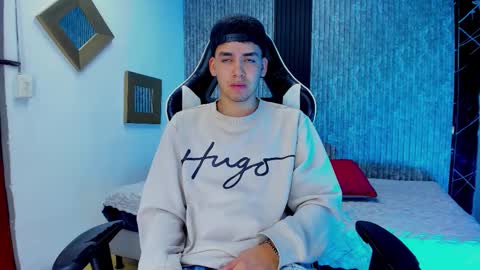 Snapshot of mike_0233 chatting on 12/05/25, 05:05 Mike 0233 online show from 12/05/25, 05:05