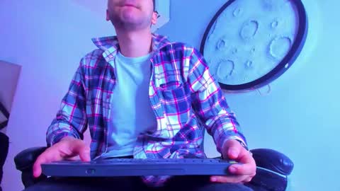 Snapshot of mike_256 chatting on 02/06/26, 11:24 Mike online show from 02/06/26, 11:24