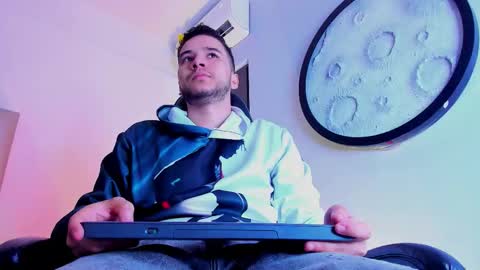 Snapshot of mike_256 chatting on 02/21/26, 11:44 Mike online show from 02/21/26, 11:44