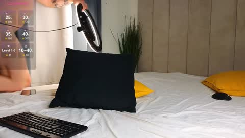 Snapshot of mike___magic chatting on 02/06/25, 02:04 Mike Magic online show from 02/06/25, 02:04