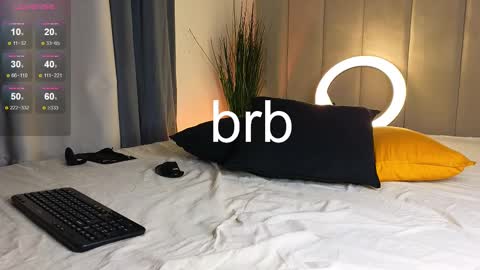 Snapshot of mike___magic chatting on 02/11/25, 04:02 Mike Magic online show from 02/11/25, 04:02