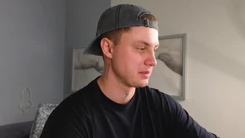 Snapshot of mike___magic chatting on 03/11/25, 10:51 Mike Magic online show from 03/11/25, 10:51