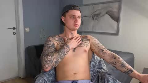 Snapshot of mike___magic chatting on 03/11/25, 05:02 Mike Magic online show from 03/11/25, 05:02