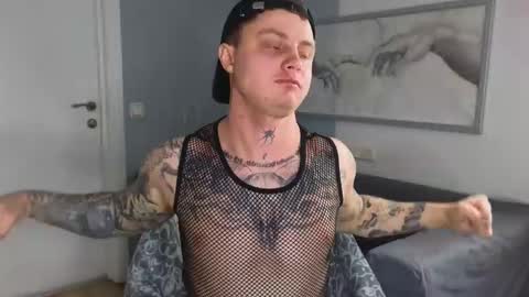 Snapshot of mike___magic chatting on 03/12/25, 10:37 Mike Magic online show from 03/12/25, 10:37