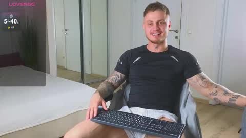 Snapshot of mike___magic chatting on 10/11/25, 05:50 Mike Magic online show from 10/11/25, 05:50