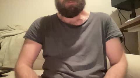 Snapshot of mike_berlin1 chatting on 12/13/25, 09:09 MIke online show from 12/13/25, 09:09