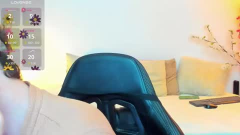 Snapshot of mike_blossom chatting on 06/12/26, 03:00 Henry Price online show from 06/12/26, 03:00