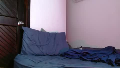 mike_d1030 online show from 02/05/25, 05:09