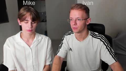 Snapshot of mike_ees chatting on 11/09/25, 10:41 Ivan and Mikemikee online show from 11/09/25, 10:41
