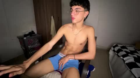 Mike Pineapple online show from 10/31/25, 03:40