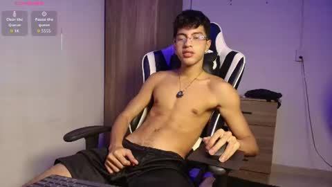 Snapshot of mike_pineapple chatting on 07/14/26, 03:44 Mike Pineapple online show from 07/14/26, 03:44