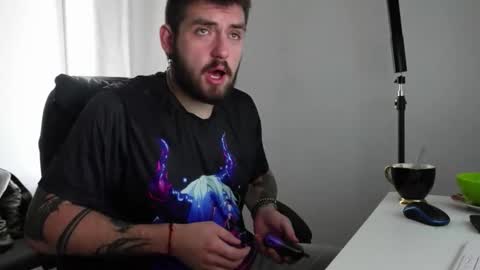 Snapshot of mike_platano chatting on 10/01/25, 01:28 MIKE PLATANO online show from 10/01/25, 01:28