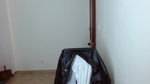 mike_smith03 online show from 04/21/26, 03:17