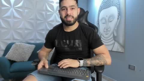 Snapshot of mikeblare chatting on 01/02/25, 07:07 Mike Blare online show from 01/02/25, 07:07