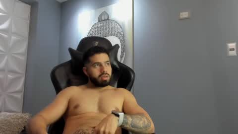 Snapshot of mikeblare chatting on 01/03/25, 01:16 Mike Blare online show from 01/03/25, 01:16