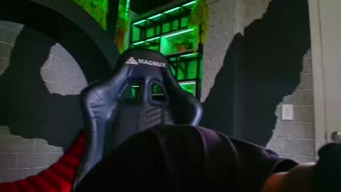 Snapshot of mikeblare chatting on 01/06/25, 07:02 Mike Blare online show from 01/06/25, 07:02