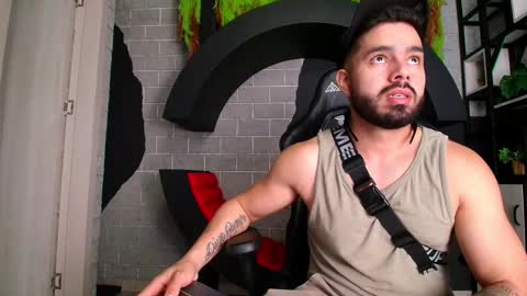 Snapshot of mikeblare chatting on 01/11/25, 01:37 Mike Blare online show from 01/11/25, 01:37