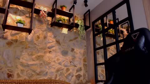 Snapshot of mikeblare chatting on 01/14/25, 01:15 Mike Blare online show from 01/14/25, 01:15