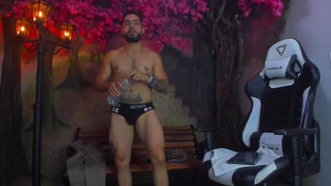 Snapshot of mikeblare chatting on 01/21/25, 07:50 Mike Blare online show from 01/21/25, 07:50