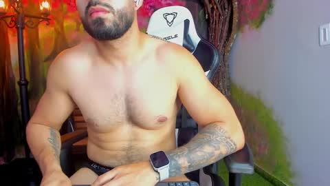 Snapshot of mikeblare chatting on 01/25/25, 12:06 Mike Blare online show from 01/25/25, 12:06